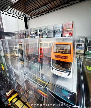 In the buses 交通收藏品專門店